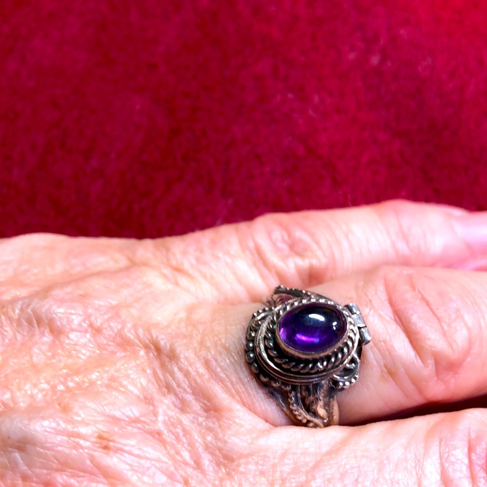 Amethyst poison ring. Size 8